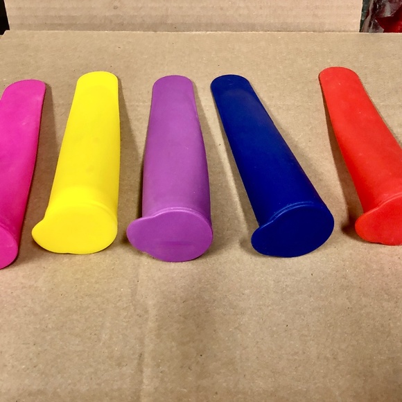 Set of 5 Silicone Ice Pop Molds, freezer pops, kid friendly, resealable lids - Picture 2 of 5